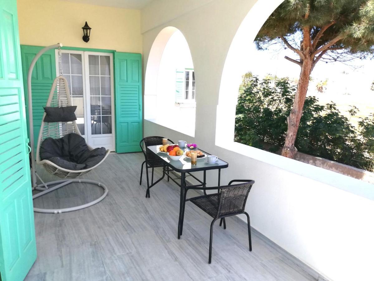 Kamari Beach Houses With Balcony And Garden Exterior foto