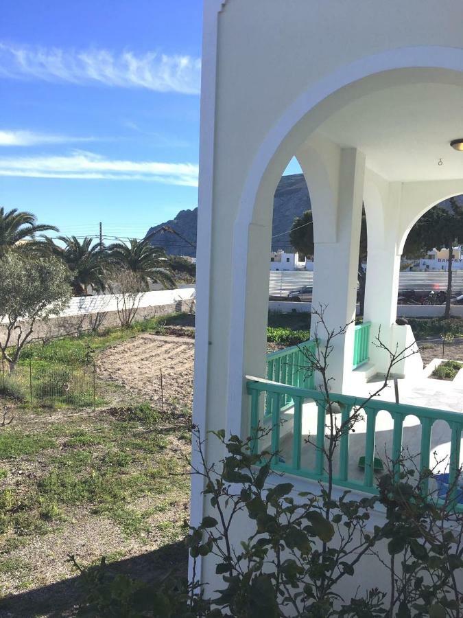 Kamari Beach Houses With Balcony And Garden Exterior foto