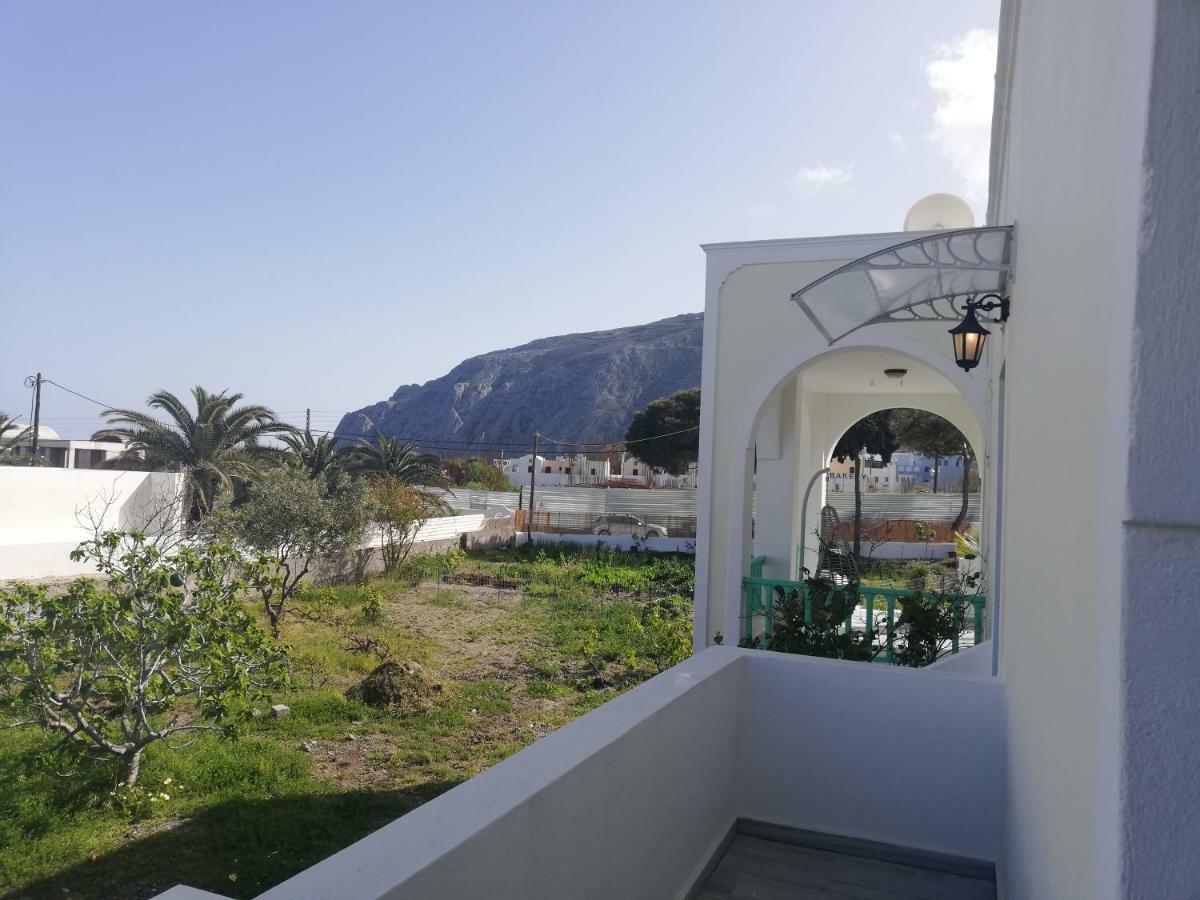 Kamari Beach Houses With Balcony And Garden Exterior foto